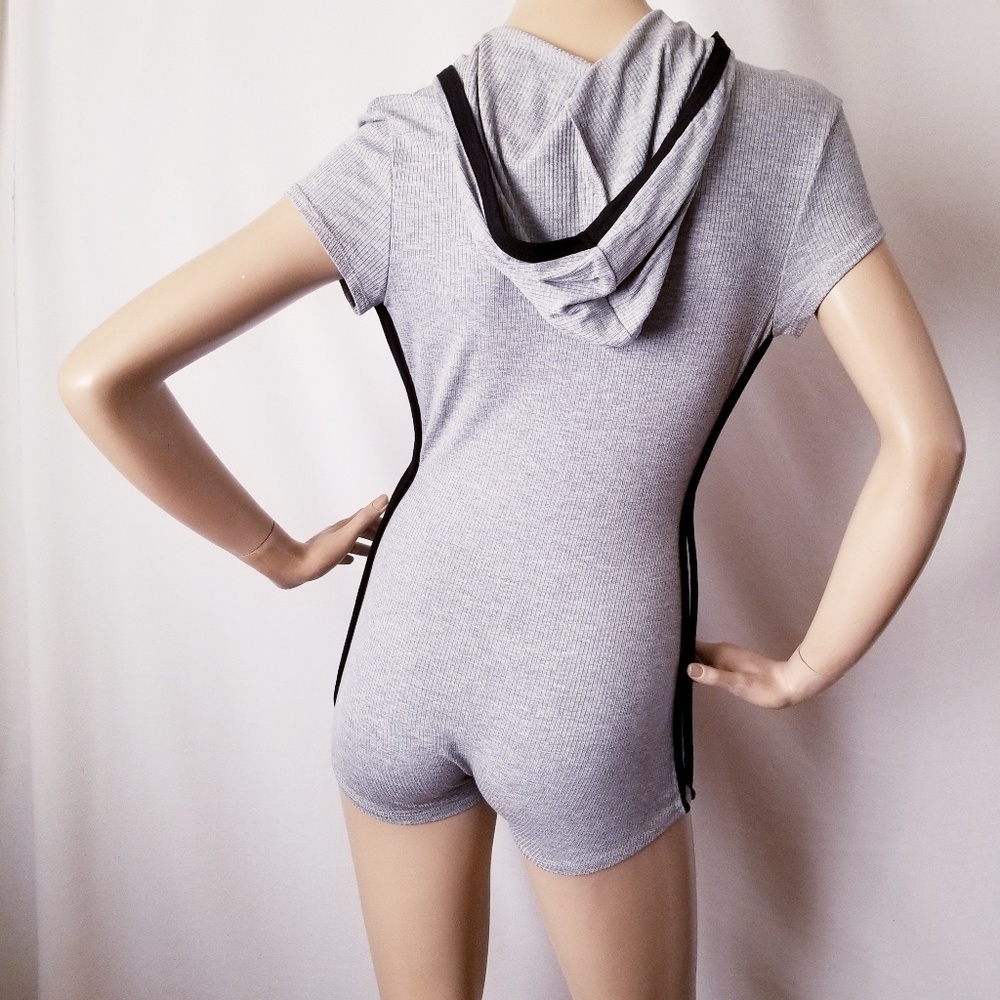Mocking Jay Gray Ribbed Romper Size Small - Picture 3 of 7
